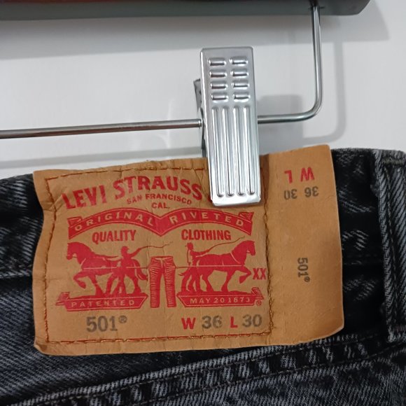 Levi's 501 Original Men's Black Jeans Reg fit/Straight Leg 36x30 Button Fly - Picture 4 of 5